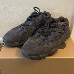 Yeezy 500 in utility black